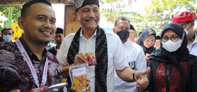 Luhut Sebut Jokowi “Hebat” Naikan Harga BBM