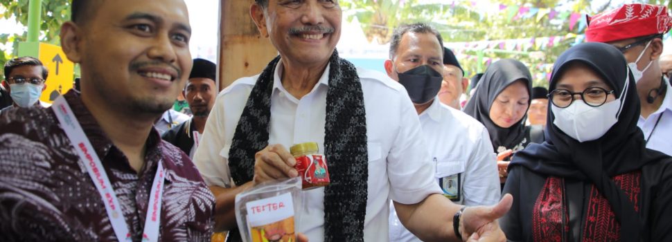 Luhut Sebut Jokowi “Hebat” Naikan Harga BBM