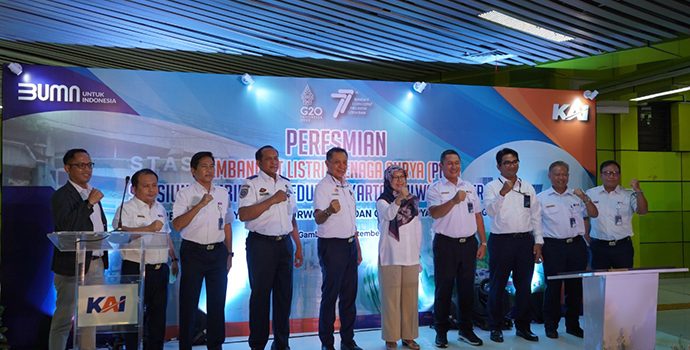 Pasang PLTS di Satsiun Gambir, Upaya PT KAI Turunkan Emisi Karbon