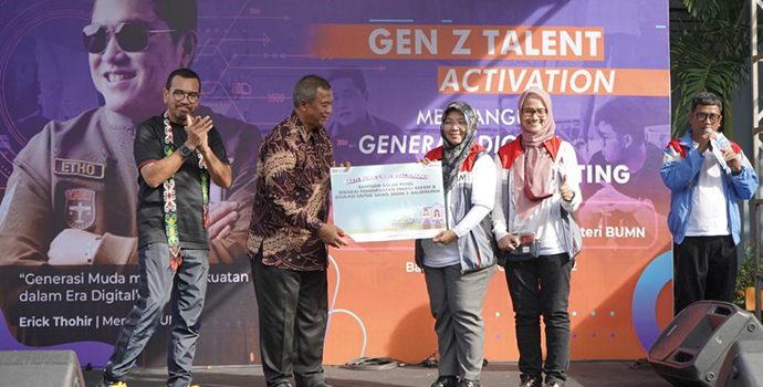 Dukung Transisi Green Energy, Pertamina Kenalkan Solar Panel Kepada Siswa SMA Balikpapan
