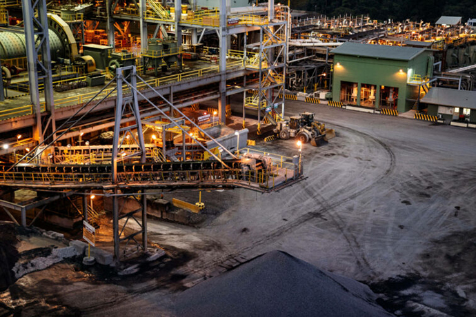 Amman Nyatakan Komitmen Selesaikan Smelter pada 2024
