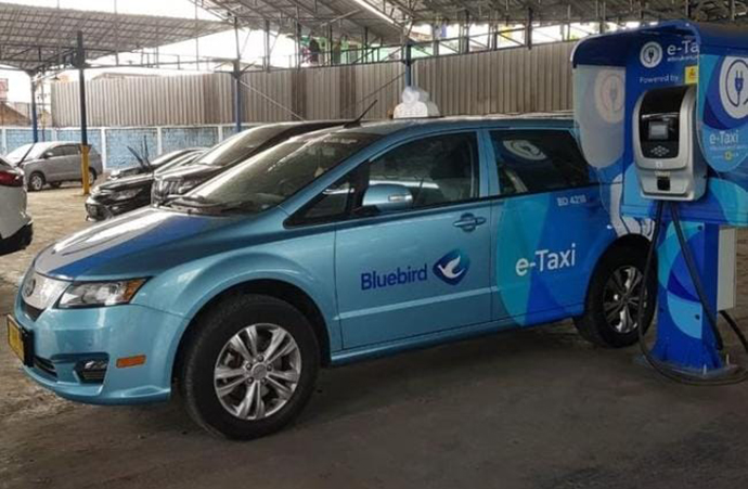Dukung Transisi Energi, Bluebird Kenalkan Taxi Listrik BYD E6
