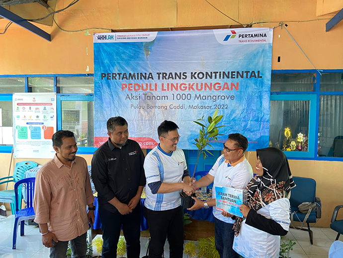 Peduli Lingkungan, PTK Tanam 1.000 Bibit Mangrove di Pulau Barrang Caddi