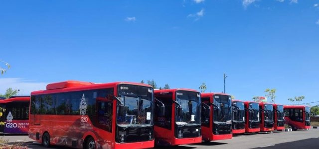 Dukung G20, Foxconn dan Indika Energy Serahkan Bus Listrik ke Pemerintah