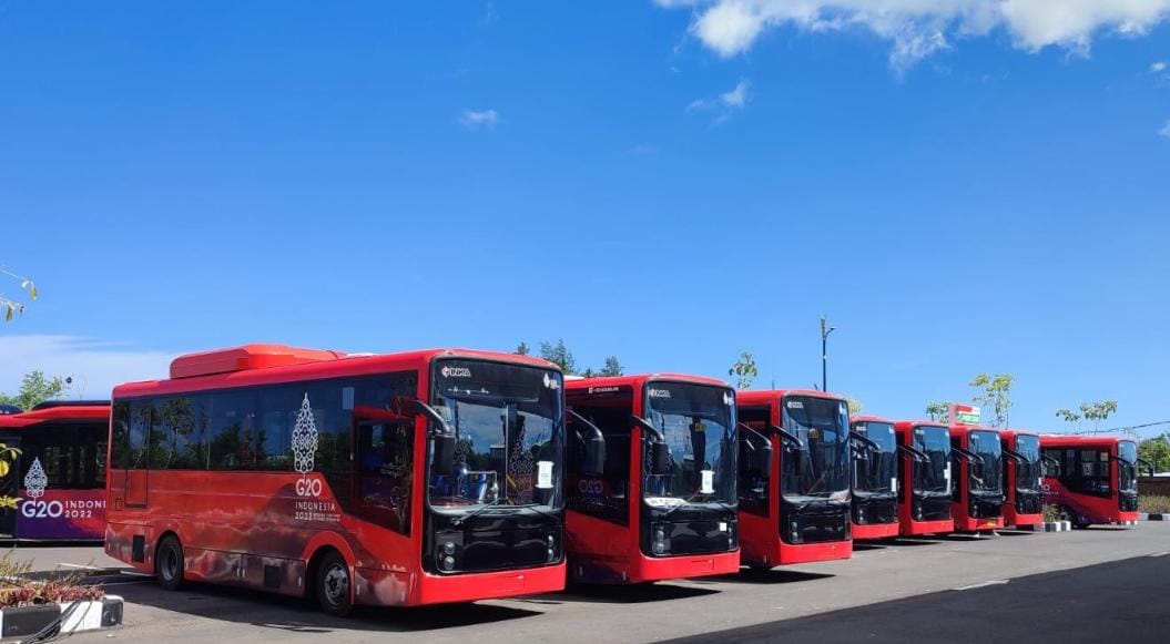 Dukung G20, Foxconn dan Indika Energy Serahkan Bus Listrik ke Pemerintah