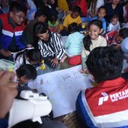 Pekerja Pertamina Ajak Anak Korban Gempa Cianjur Menggambar dan Bermain Hilangkan Trauma Pascabencana