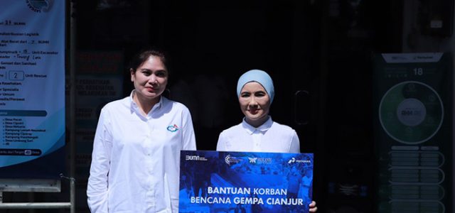 Sambangi Posko Korban Gempa Cianjur, Dirut Pertamina Serahkan Bantuan