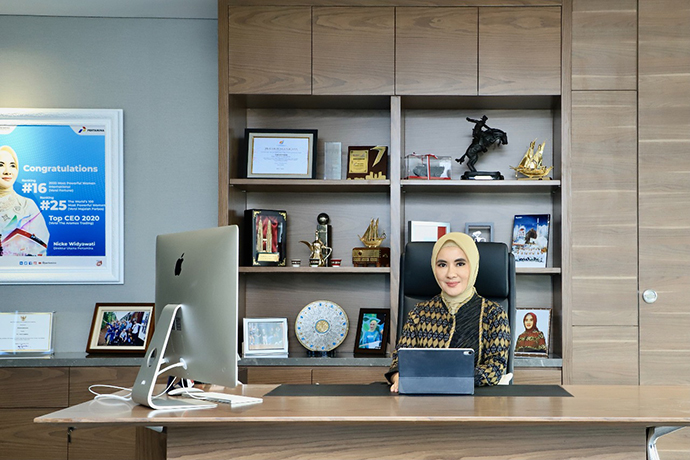 Forbes Kembali Pilih Nicke Widyawati dalam Daftar 100 Wanita Berpengaruh di Dunia
