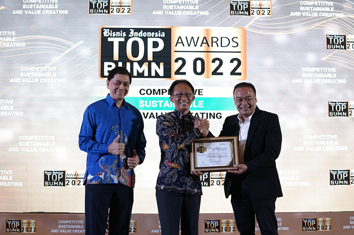 Punya Kontribusi Pulihkan Ekonomi Nasional, PLN Raih Top BUMN Awards