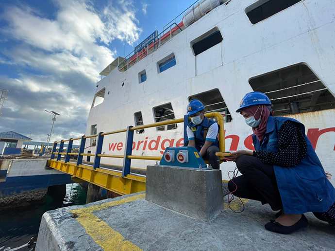 Sepanjang 2022, PLN Bangun 59 Anjungan Listrik Mandiri di Pelabuhan Rakyat Untuk Pasok Energi Bersih