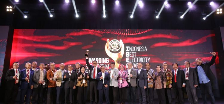 Bawa PLN Jadi Leading Sector Dalam Transisi Energi, Darmawan Kembali Sabet Penghargaan