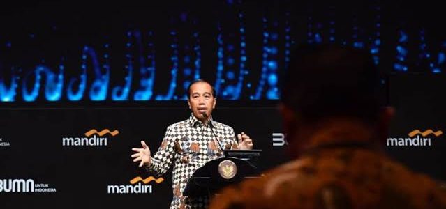 Dukung Hilirisasi, Jokowi Minta Bankir Beri Kemudahan Kredit Smelter