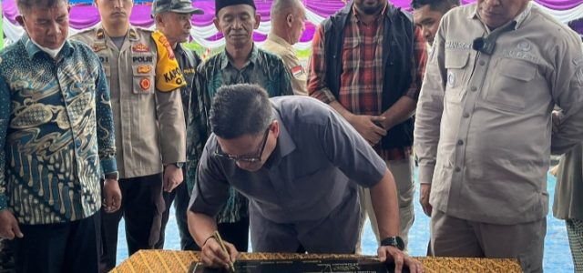 Harita Nickel Serahkan Kantor Kecamatan Obi dan Beri Bantuan Ambulans Laut kepada Pemkab Halsel
