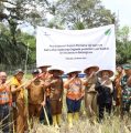 Sukses Kembangkan Benih Lokal Siporang, Petani Binaan PTAR Panen Perdana