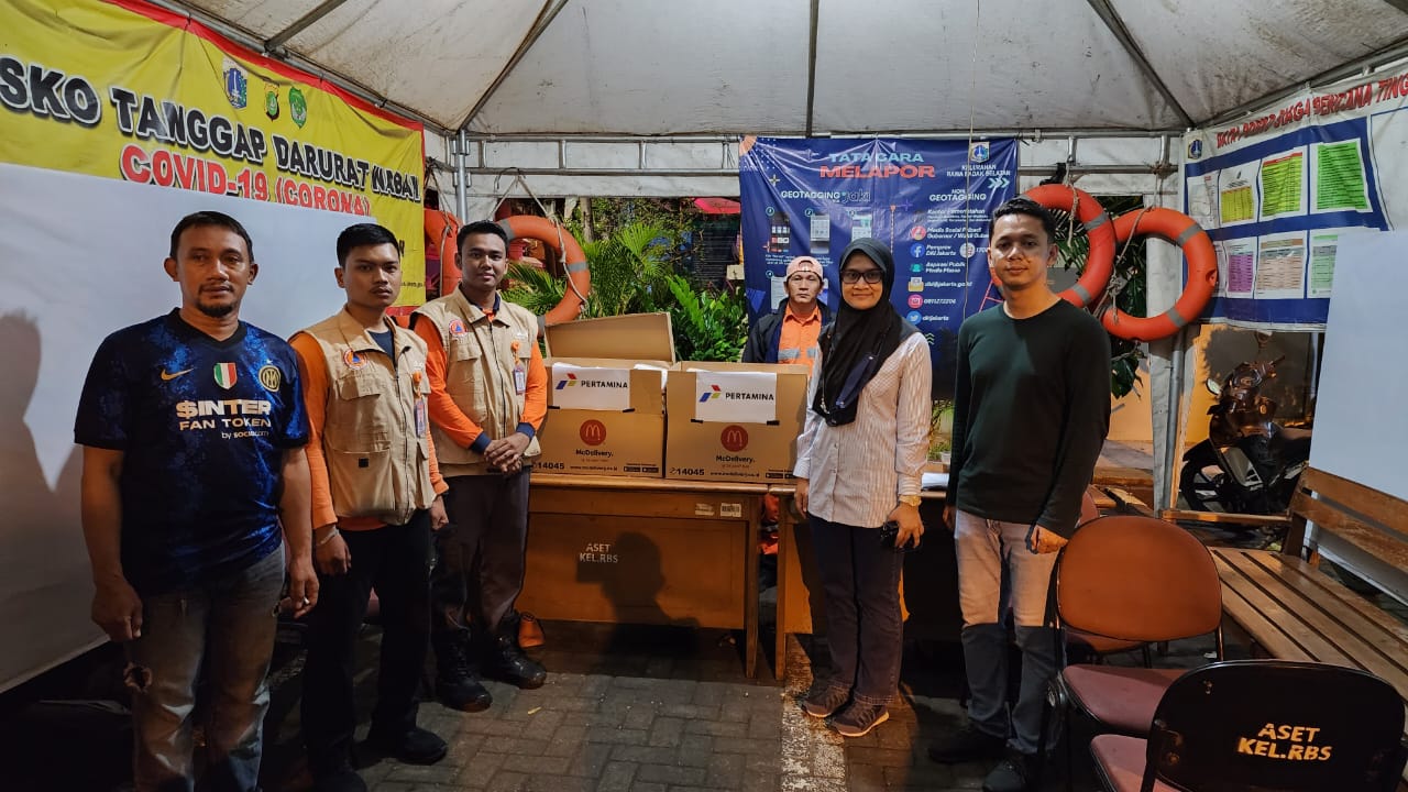 Pertamina Salurkan Bantuan ke Warga Plumpang