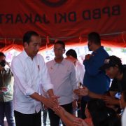 Direksi Pertamina Dampingi Presiden Jokowi Kunjungi Posko Pengungsian