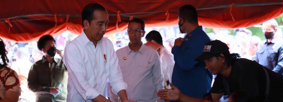 Direksi Pertamina Dampingi Presiden Jokowi Kunjungi Posko Pengungsian