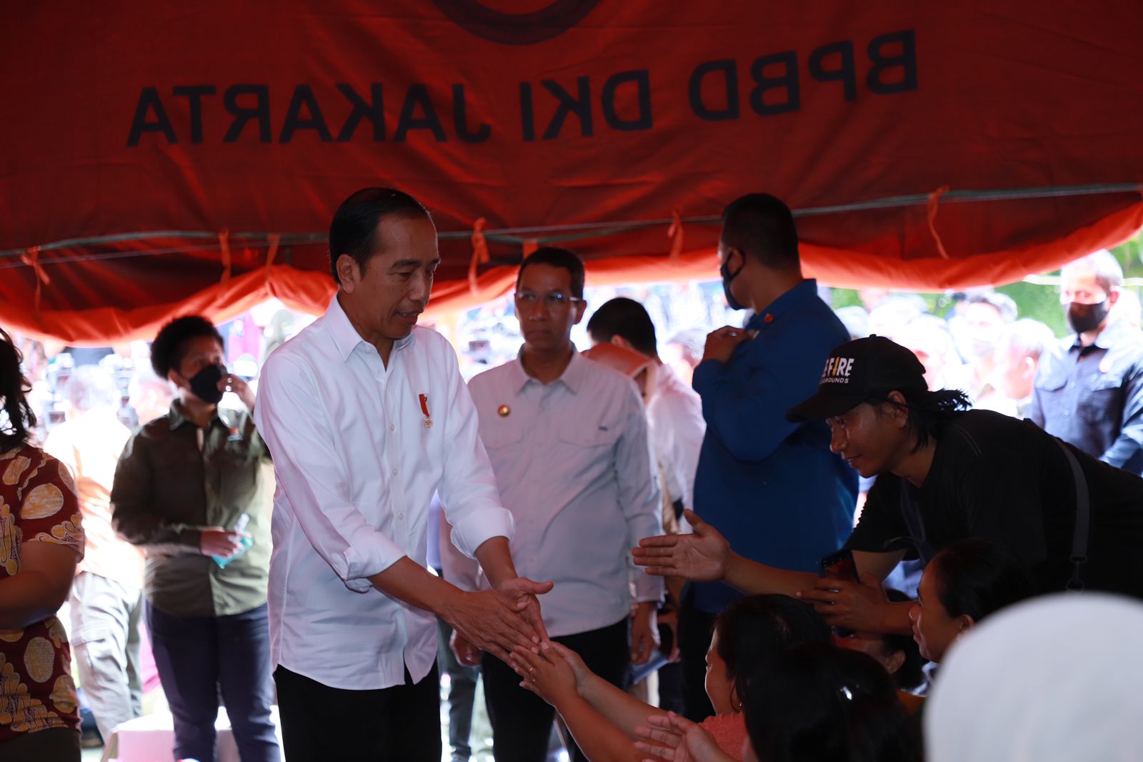 direksi-pertamina-dampingi-presiden-jokowi-kunjungi-posko-pengungsian