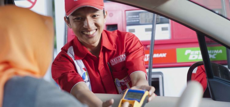 Pertamina Imbau Bayar BBM Secara Nontunai Untuk Urai Antrian di SPBU