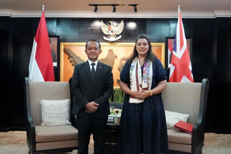 Menteri Bahlil dan Menteri Inggris Bahas Peluang Investasi Baterei Listrik