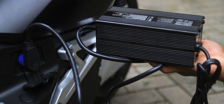 Swap Baterai di SPBKLU, Terobosan Pemerintah Siapkan Infrastruktur Percepatan Konversi Motor Listrik