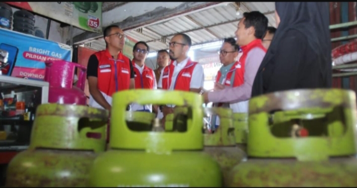 Pastikan Keandalan Suplai, Dirut Pertamina Patra Niaga Sidak ke Pangkalan LPG di Jawa Timur
