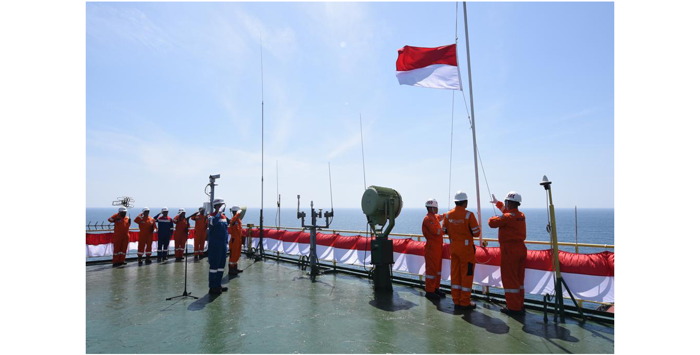 Penuh Khidmat PIS Gelar Upacara HUT RI di Kapal Abherka dan Kibarkan Merah Putih di Bawah Laut