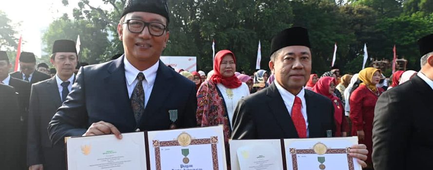 Dua Perwira Terbaik Pertamina Raih Satyalancana Wira Karya dari Presiden RI