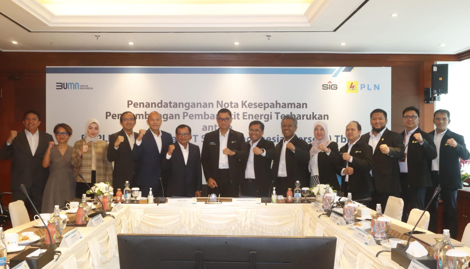 Teken MoU, PLN dan Semen Indonesia Berkolaborasi Dorong Penggunaan Energi Bersih