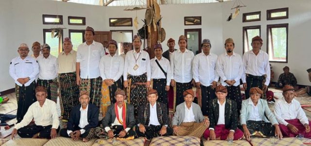 Warga Poco Leok NTT Sambut Hangat PLN dalam Upacara Adat Penti