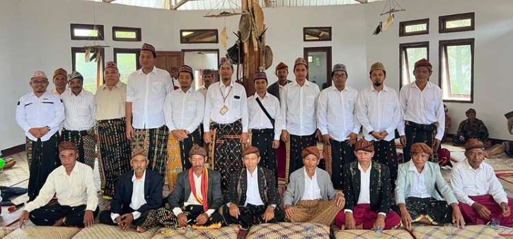 Warga Poco Leok NTT Sambut Hangat PLN dalam Upacara Adat Penti