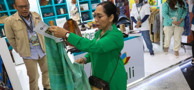 Eksis di INACRAFT, Istri Menkop dan UKM Apresiasi Produk Unik dan Berkelas Besutan 29 UMKM Binaan PLN
