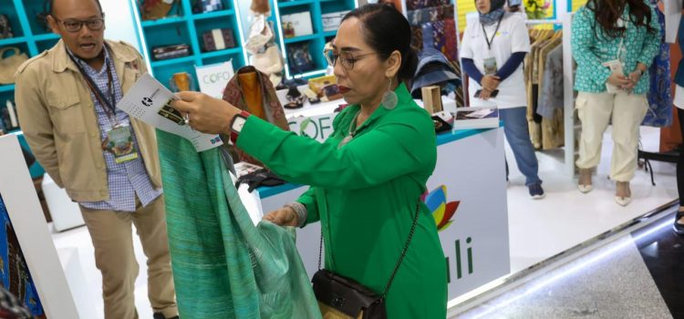 Eksis di INACRAFT, Istri Menkop dan UKM Apresiasi Produk Unik dan Berkelas Besutan 29 UMKM Binaan PLN