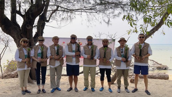 Jaga Keberlanjutan Lingkungan, Insan PetroChina Donasikan 5 000 Mangrove