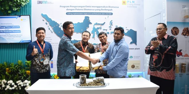 Sulap Limbah Sawit Jadi Co-Firing Biomassa, PLN Tandatangani MoU dengan EKN