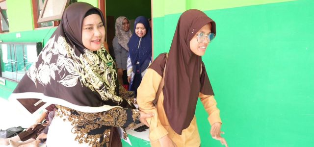 Hari Guru, PLN Beri Kado Untuk Guru Disabilitas di Penjuru Indonesia