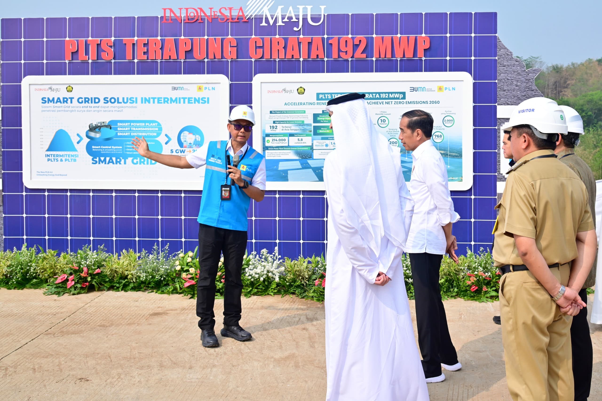 Resmikan PLTS Terapung Cirata, Presiden Jokowi: Teknologi Smart Grid PLN Bisa Mendorong Akses Listrik Bersih di Indonesia