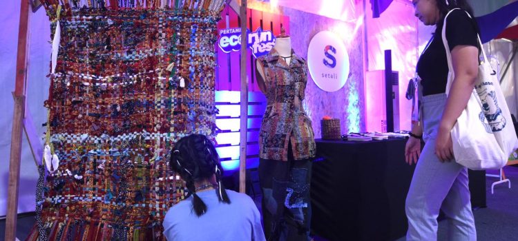 Produk Daur Ulang UMKM Binaan Pertamina Ramaikan Eco RunFest 2023