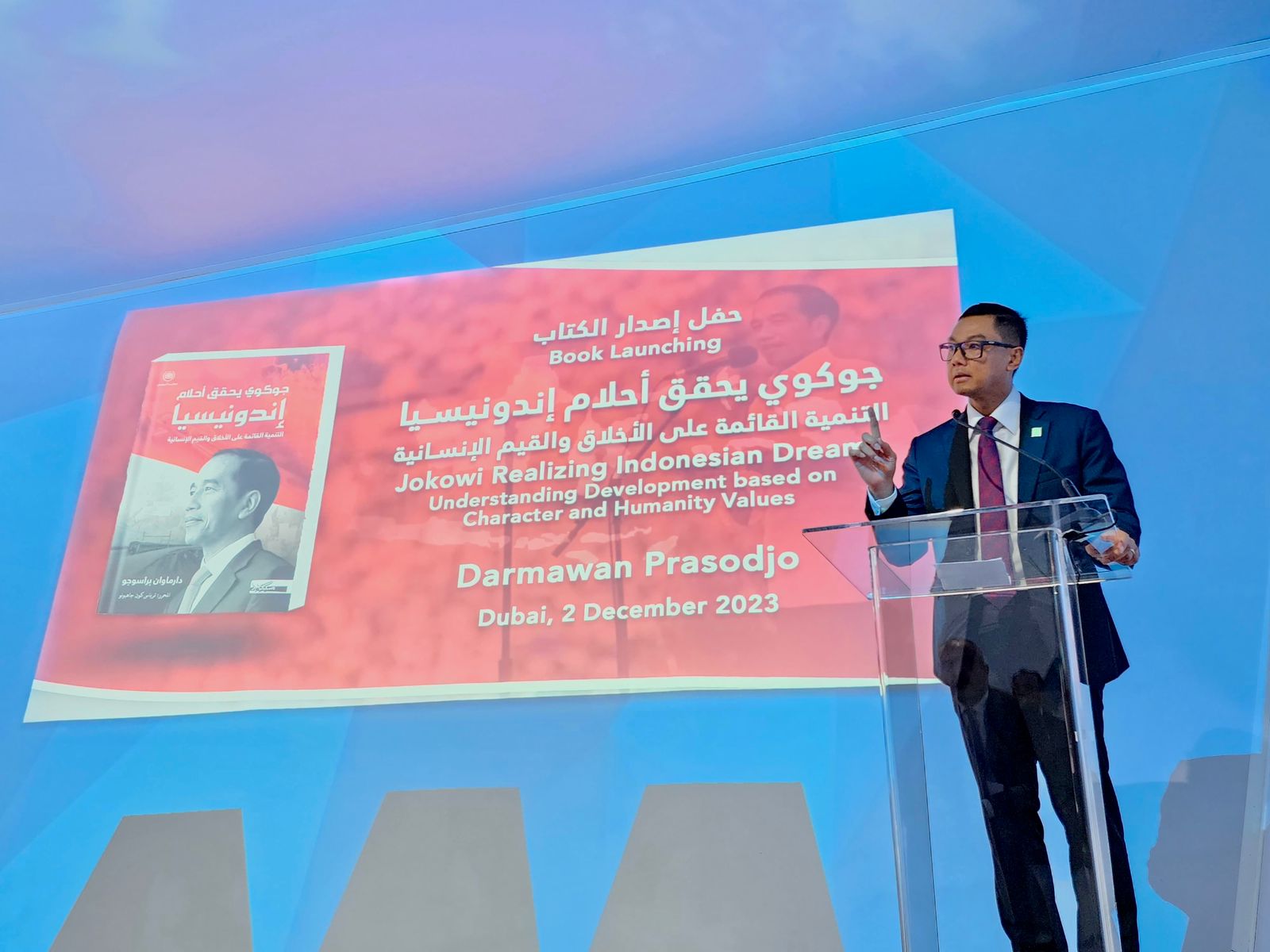 Jadi Inspirasi, Biografi Jokowi Karya Dirut PLN Diluncurkan di Dubai Dalam Bahasa Arab