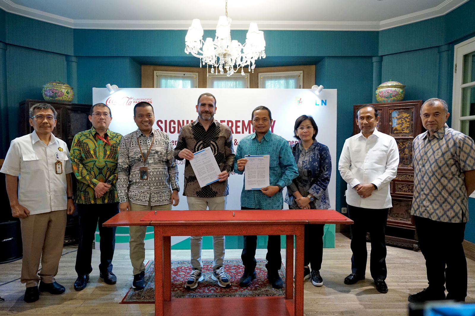 Layani Energi Bersih, PLN Suplai 90 GWh Untuk CCEP Indonesia Lewat Kerja Sama Renewable Energy Certificate