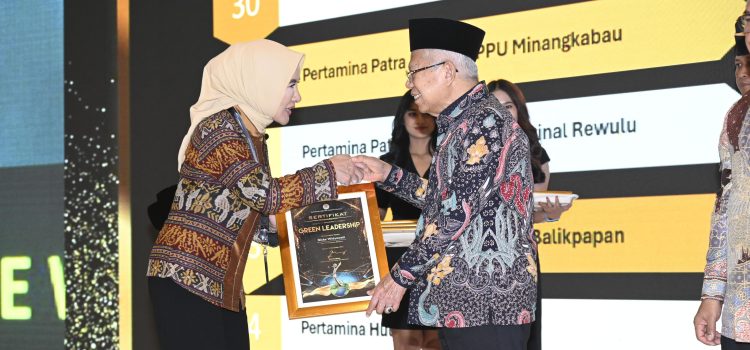 Nicke Widyawati Berhasil Raih Penghargaan Tertinggi Green Leadership Utama dari Kementrian LHK