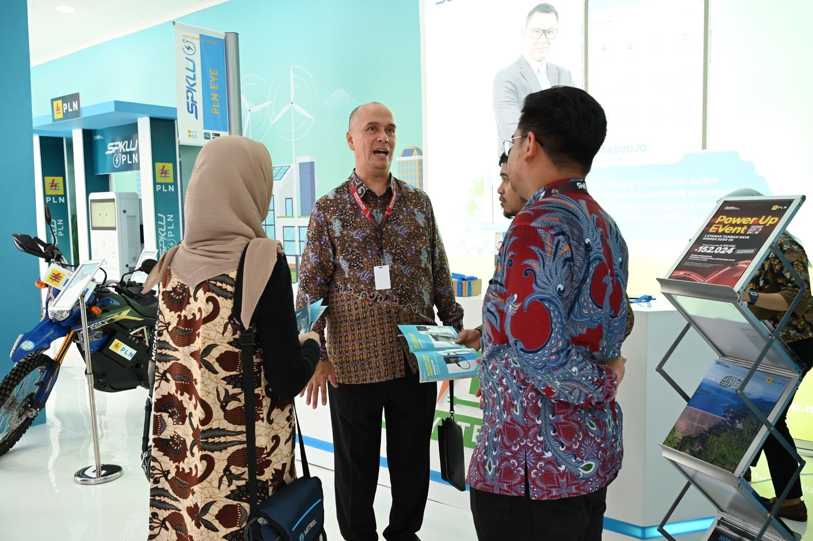 Di IIMS 2024, PLN Tebar Promo Tambah Daya Listrik dan Bagi Merchandise Menarik