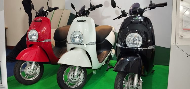 Fasilitasi Karyawan Dengan Motor Listrik, Bluebird Komitmen Jaga Lingkungan