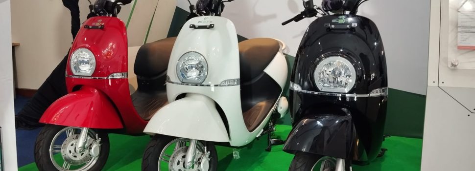 Fasilitasi Karyawan Dengan Motor Listrik, Bluebird Komitmen Jaga Lingkungan
