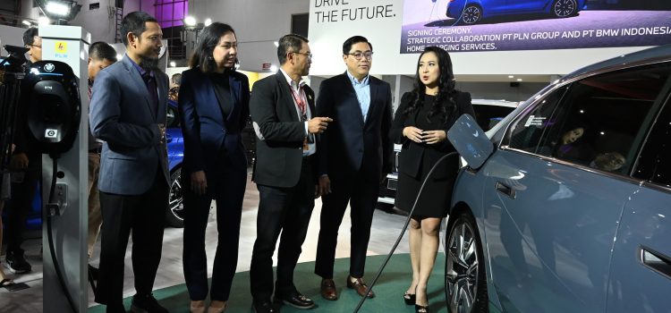 Terkait Program Bundling Layanan Home Charging Services, PLN dan BMW Teken Kerjasama