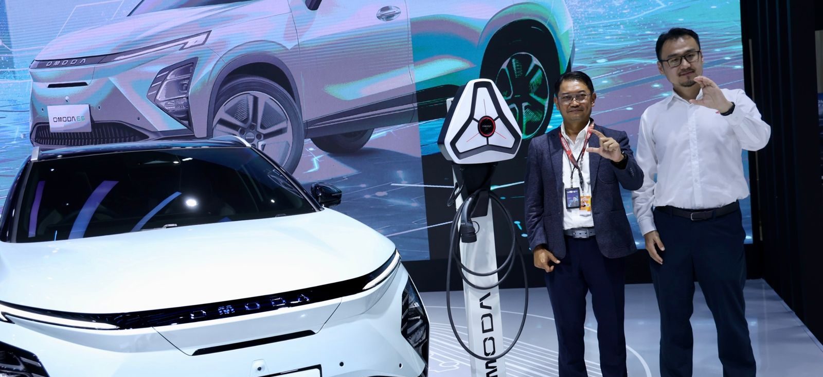 PLN Sediakan Layanan Home Charging Bagi Pembeli Mobil Listrik Chery