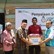 Lewat Program Light Up the Dream, 2.920 Keluarga Prasejahtera di Berbagai Daerah Dapat Sambungan Listrik Gratis