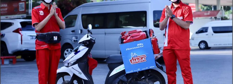 Luar biasa Keren Pemudik Yang Kehabisan BBM Dilayani Motoris Petugas SPBU Gerak Cepat