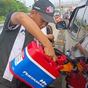 Motorist Pertamina Gercep Kirim BBM ke Para Pemudik yang Kehabisan Bensin di Tol
