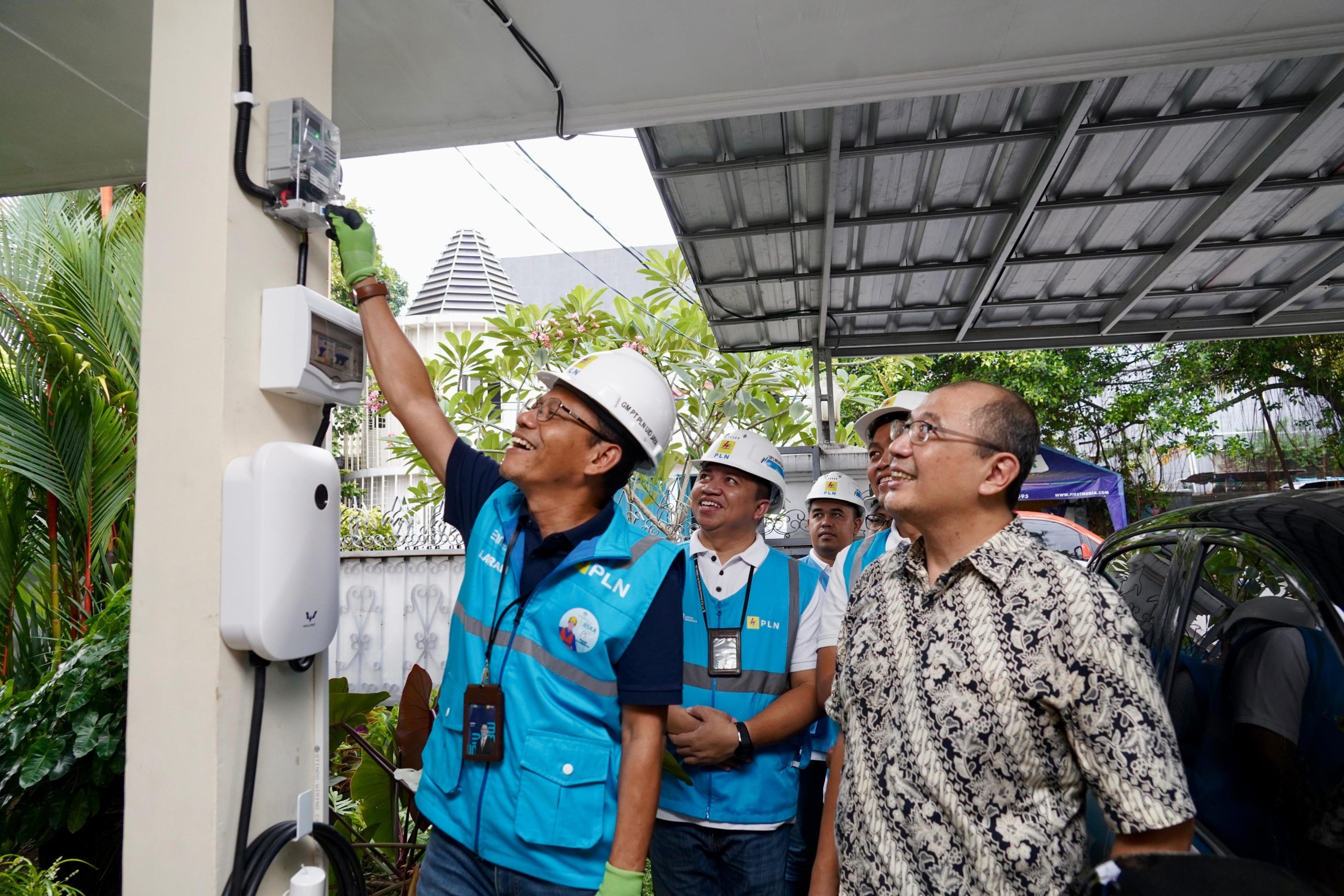 Mudahkan Pengguna Mobil Listrik, PLN Serentak Nyalakan 300 Home Charging di Jakarta